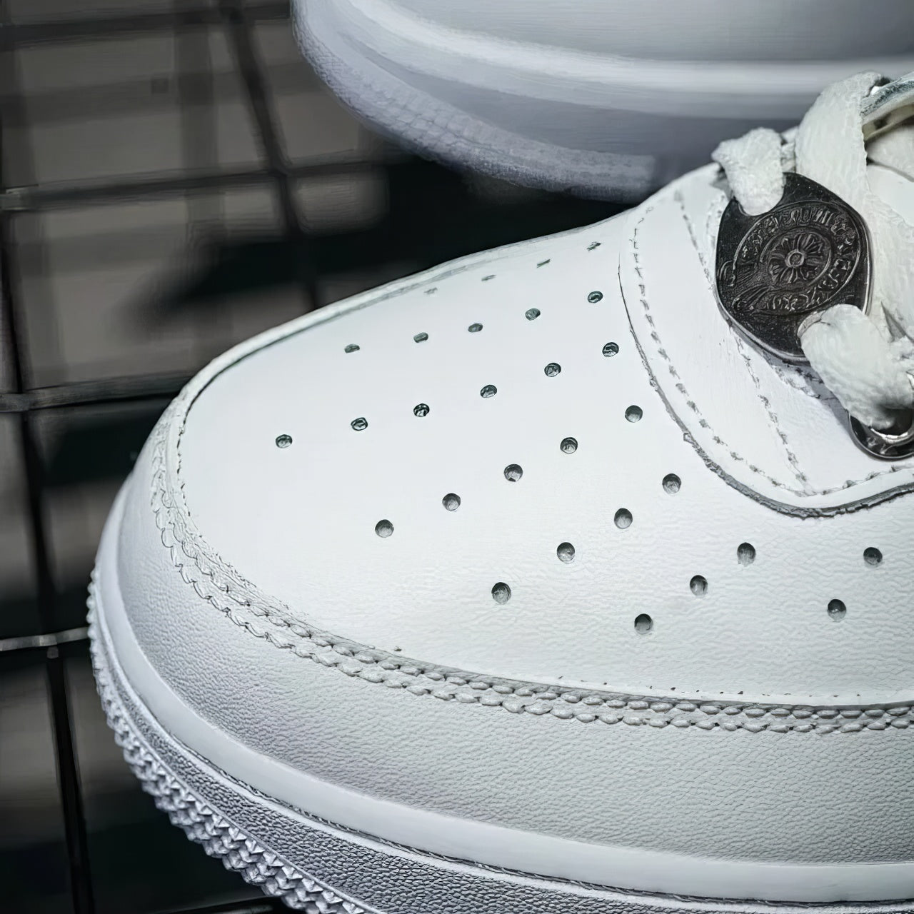 Air Force 1 Custom "Blanco Chrome Hearts"